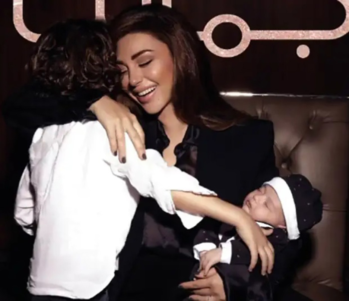 Мириам Фарес с сыновьями.