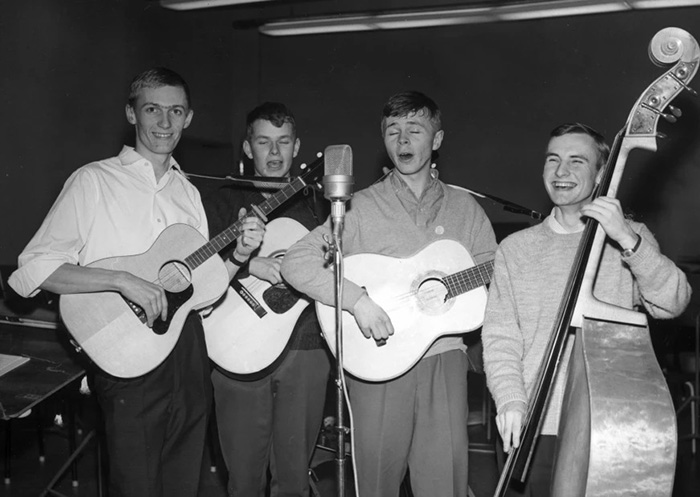 Группа Hootenanny Singers. Группа Hootenanny Singers.