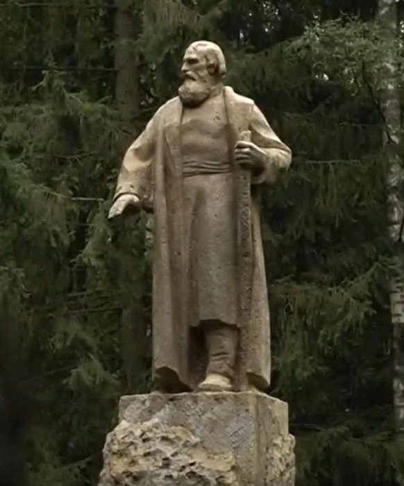 Памятник Ивану Сусанину. Памятник Ивану Сусанину.