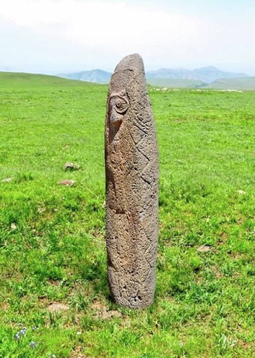 Гибридный драконий камень, сочетающий в себе изображения рыбы и коровы.