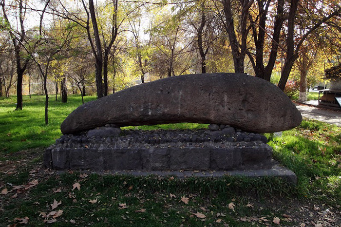Чаще всего вишапакары имеют форму рыбы.
