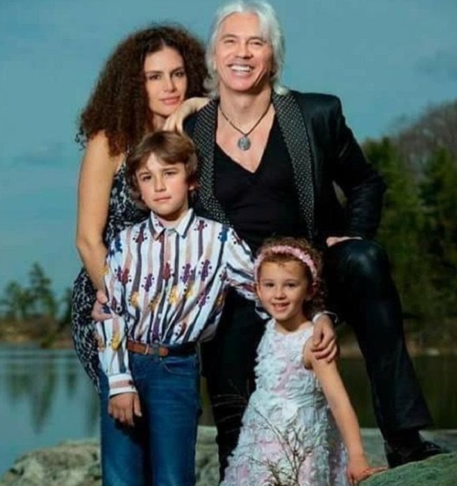 Дмитрий Хворостовский со второй женой Флоранс и младшими детьми