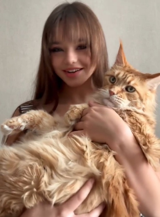 Самая красивая девочка обожает животных