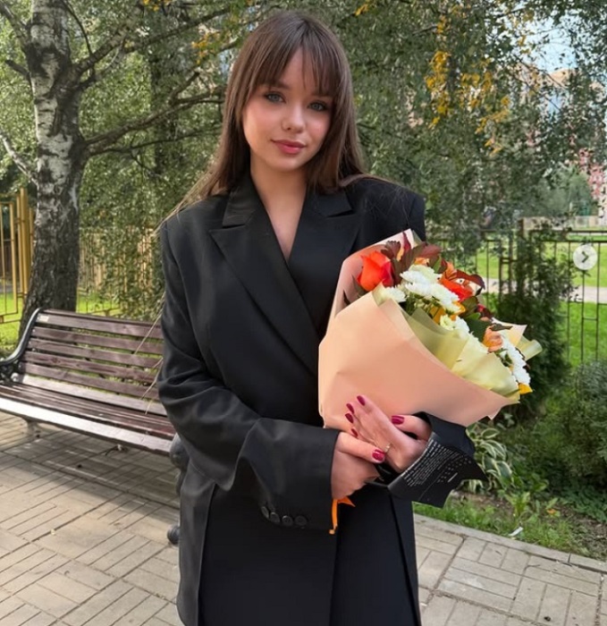 Анастасия предпочитает брючные костюмы