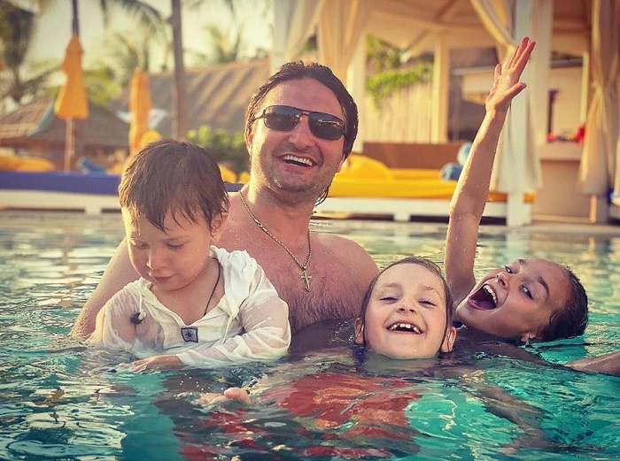 Эдгард Запашный с детьми