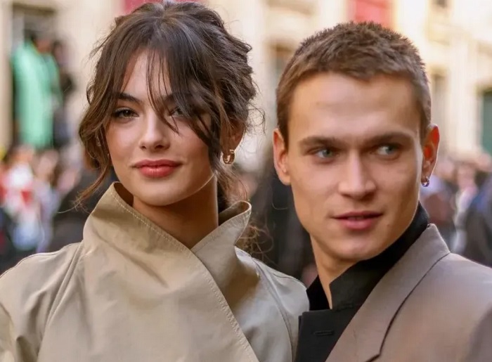 Дева и Сол повсюду ходят вместе