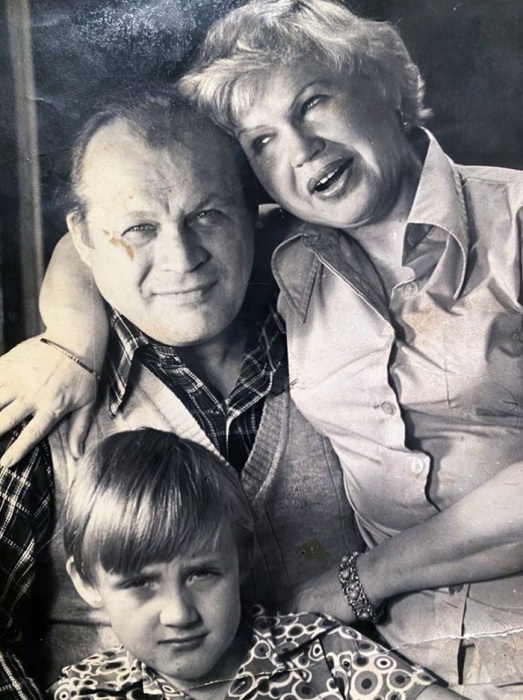 Петр Щербаков с женой Валентиной и сыном Андреем Петр Щербаков с женой Валентиной и сыном Андреем