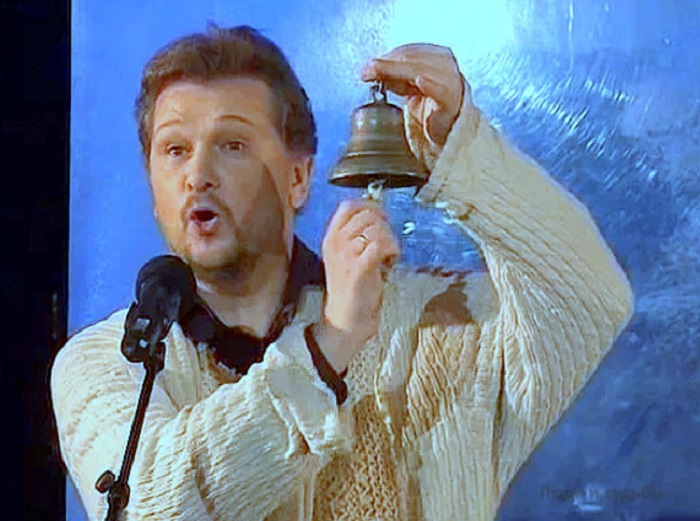 Александр Михайлов на сцене Александр Михайлов на сцене