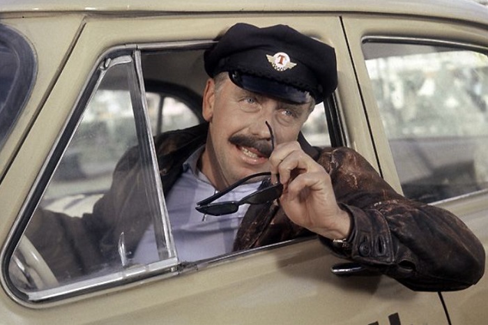 Анатолий Папанов в фильме "Бриллиантовая рука"