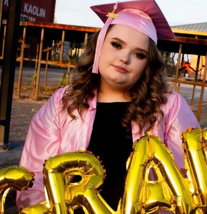 Алана сумела окончить школу, хотя и не надеялась