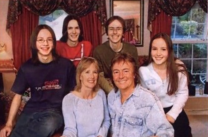 Крис Норман с семьей