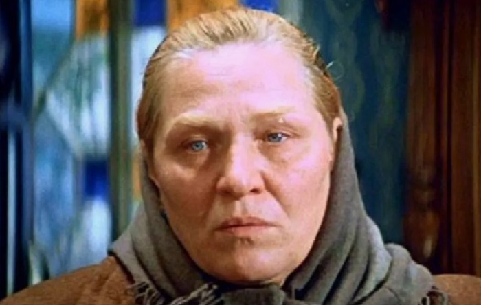 Мама Анны - простая деревенская женщина Мама Анны - простая деревенская женщина