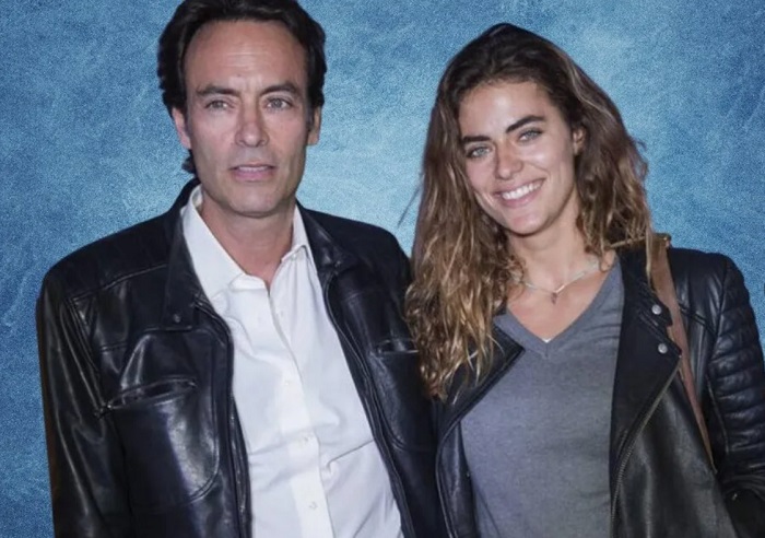 С отцом Элисон общается очень редко