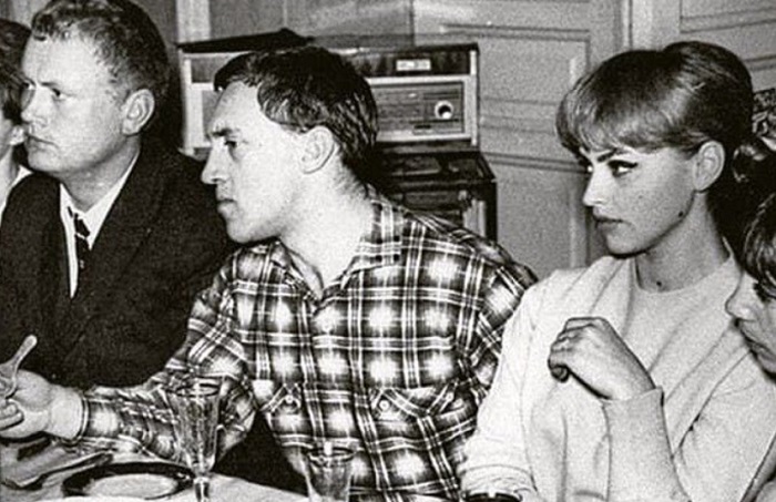 Высоцкий с Татьяной на одной из вечеринок