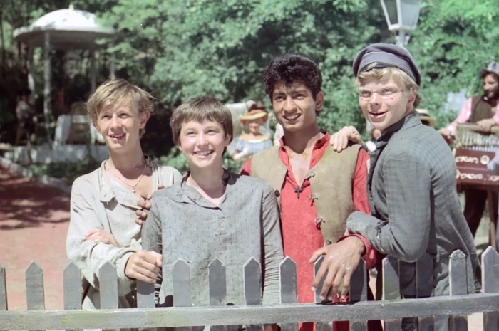 Кадр из фильма "Неуловимые мстители" Кадр из фильма "Неуловимые мстители"