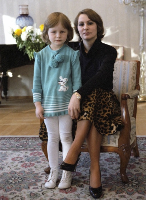 Взрослая Виктория Милаева с дочерью Галиной