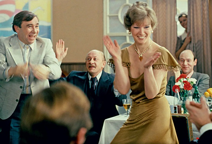 Людмила Гурченко в фильме "Любимая женщина механика Гаврилова" Людмила Гурченко в фильме "Любимая женщина механика Гаврилова"