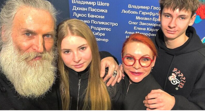 Никита Джигурда и Марина Анисина с детьми./Фото: Pinterest