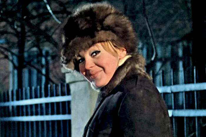 Светлана Старикова в роли Тани./Фото: кадр из фильма "Джентльмены удачи"