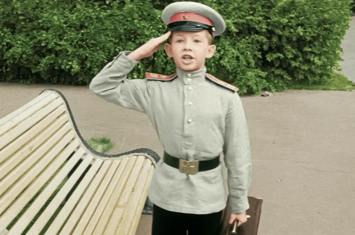 Андрей Громов в роли суворовца Вани./Фото: кадр из фильма "Офицеры"