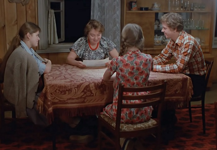 Кадр из фильма "Любовь и голуби"