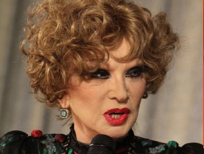 Людмила Гурченко после неудачных пластических операций Людмила Гурченко после неудачных пластических операций