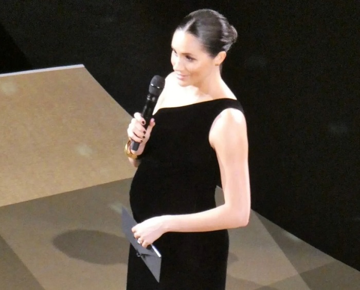 Меган Маркл с черными ногтями