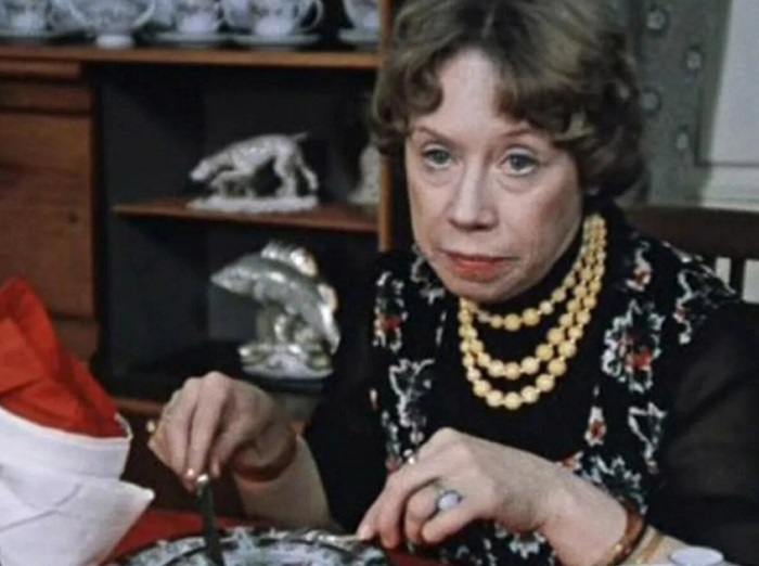 Евгения Ханаева в роли мамы Рудольфа