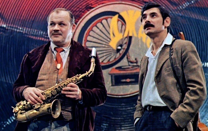 Петр Щербаков в фильме "Мы из джаза" Петр Щербаков в фильме "Мы из джаза"