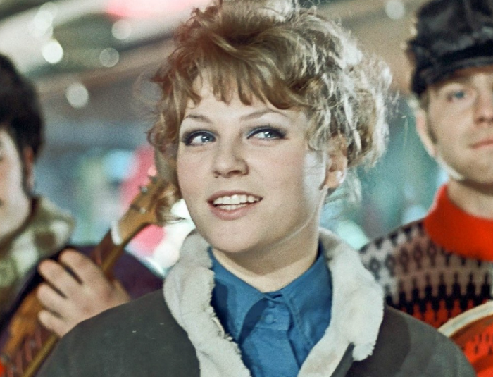 Галина Микеладзе в роли певицы./Фото: кадр из фильма "Джентльмены удачи"