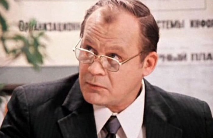 Петр Щербаков в фильме "Служебный роман" Петр Щербаков в фильме "Служебный роман"