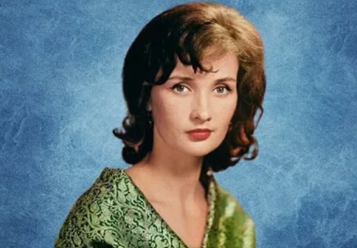 Зинаида Кириенко была более скромной и сдержанной Зинаида Кириенко была более скромной и сдержанной