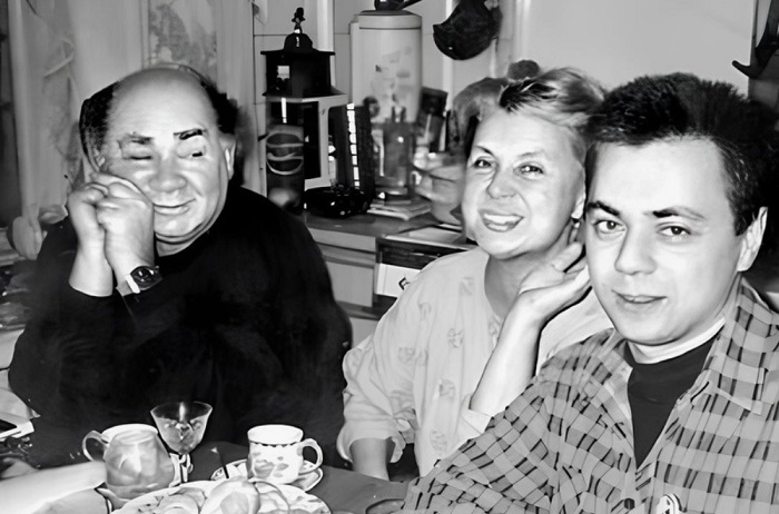 Евгений Леонов с женой и сыном