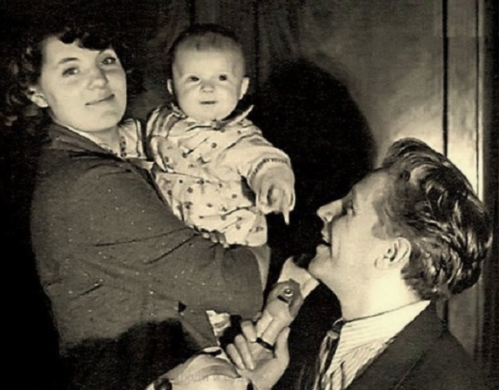 Зинаида Шарко и Игорь Владимиров с маленьким сыном