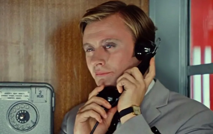 Кадр из фильма "Бриллиантовая рука" Кадр из фильма "Бриллиантовая рука"