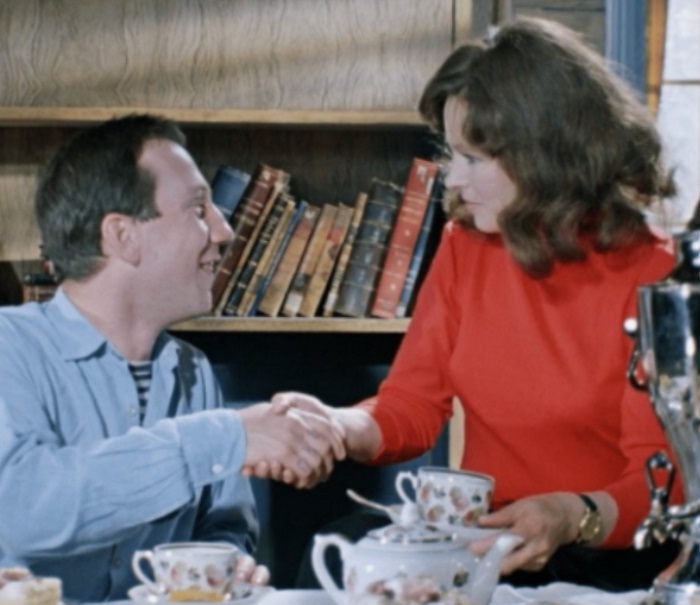 Людмила договаривается об участии в экспедиции