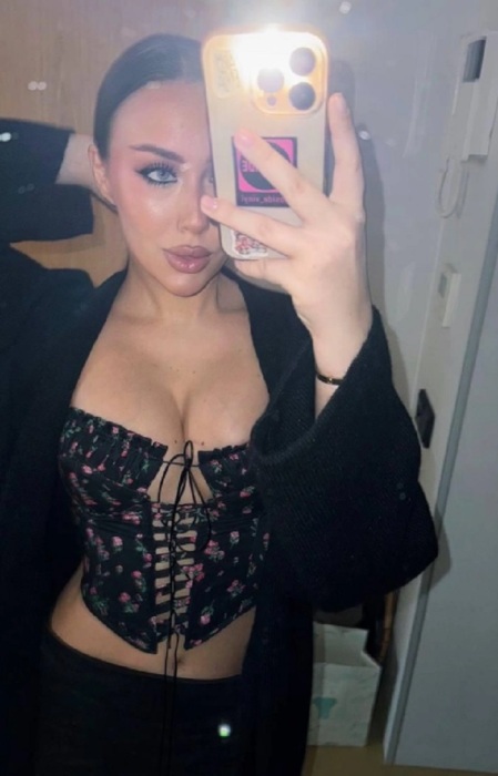 Откровенный корсет Таисии вызвал всеобщее негодование Откровенный корсет Таисии вызвал всеобщее негодование