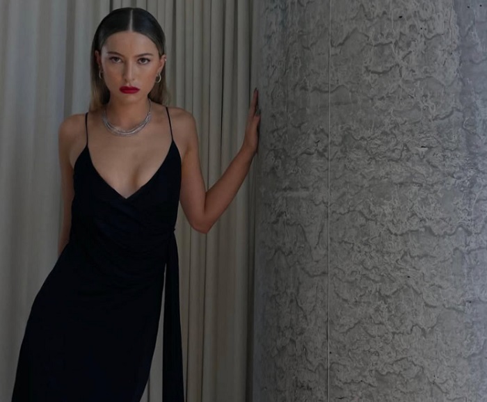 Ив в вечернем платье Ив в вечернем платье