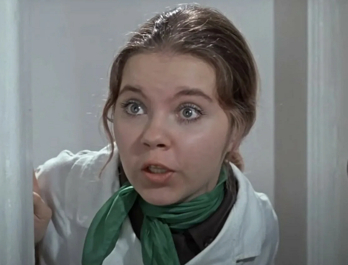 Наталья Воробьева в роли воспитательницы./Фото: кадр из фильма "Джентльмены удачи"