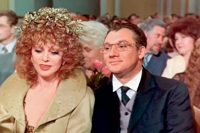 Людмила Гурченко и Николай Фоменко в фильме "Старые клячи" Людмила Гурченко и Николай Фоменко в фильме "Старые клячи"