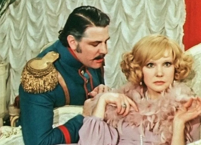 Людмила Гурченко и Александр Ширвиндт в фильме "Небесные ласточки" Людмила Гурченко и Александр Ширвиндт в фильме "Небесные ласточки"