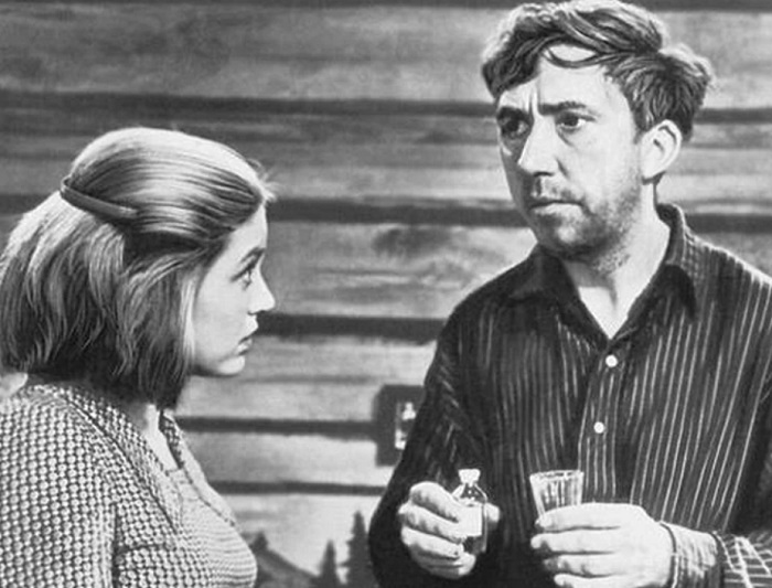 Инна Гулая и Юрий Никулин в фильме "Когда деревья были большими"