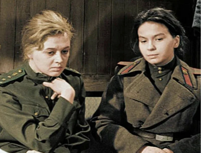 Люба и Маша./Фото: кадр из фильма "Офицеры"