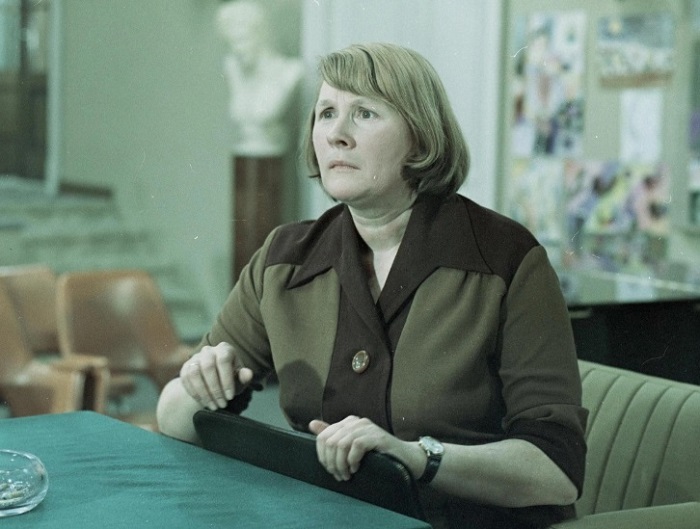 Людмила Иванова в фильме "Служебный роман"