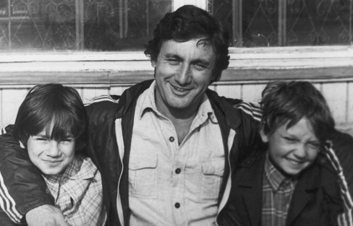 Владимир Алеников с исполнителями главных ролей Егором Дружининым и Димой Барковым Владимир Алеников с исполнителями главных ролей Егором Дружининым и Димой Барковым