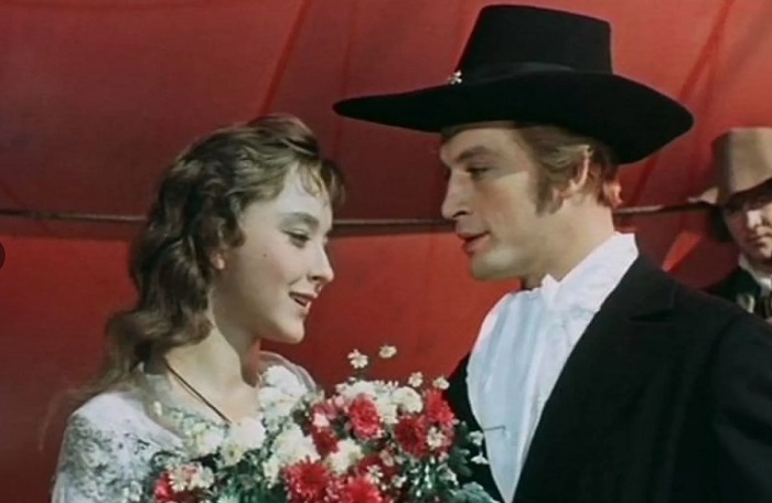 Кадр из фильма "Алые паруса" Кадр из фильма "Алые паруса"