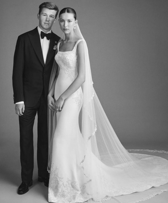 Ив Джобс и Гарри Чарльз в свадебных нарядах Ив Джобс и Гарри Чарльз в свадебных нарядах