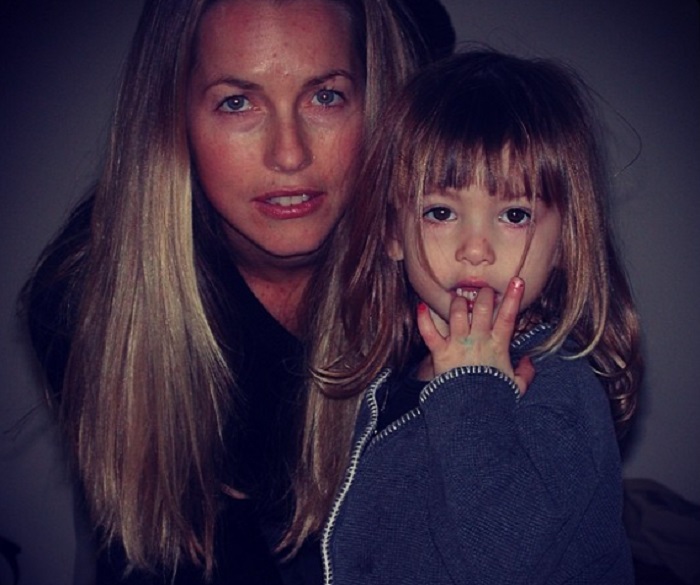 Ив в детстве с мамой Ив в детстве с мамой