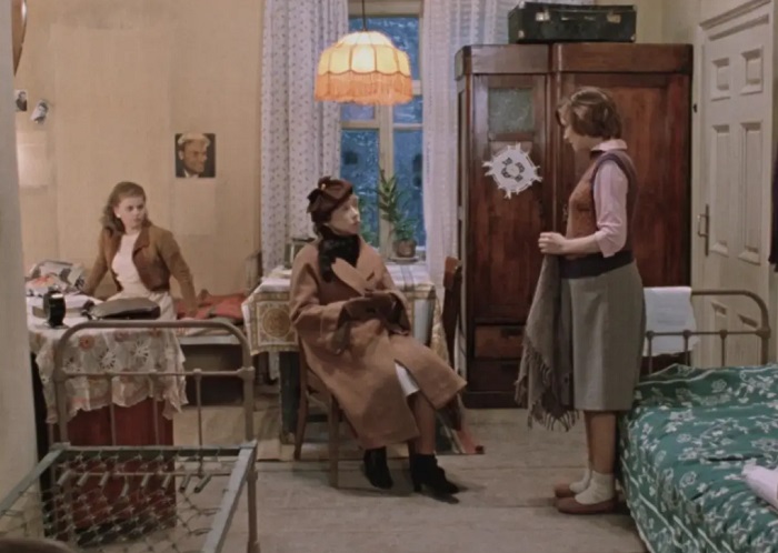 Сцена в общежитии