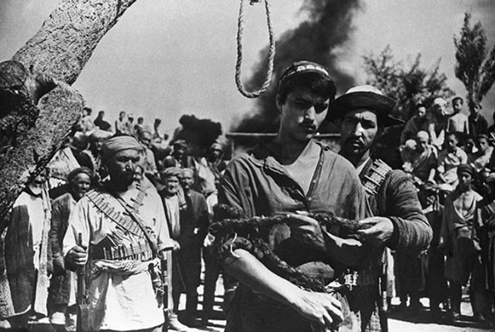 Руслан Ахметов в фильме "Буря над Азией"